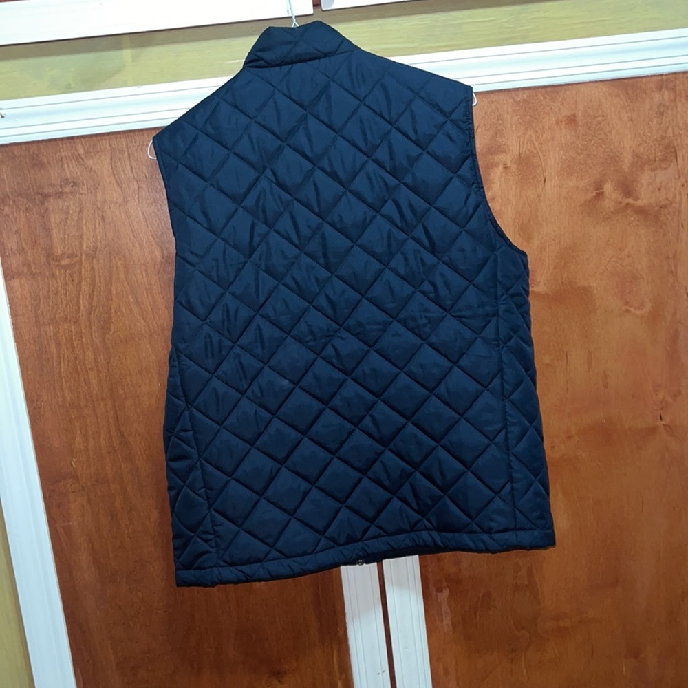 VEST - Picture 3 of 7